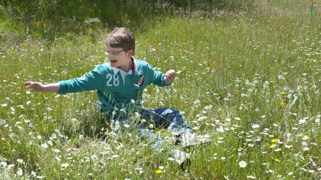 Carlos lleva 9 años sin diagnóstico. No puede hablar ni andar. (Foto: Estudio CmR) Carlos lleva 9 años sin diagnóstico. No puede hablar ni andar. (Foto: Estudio CmR)